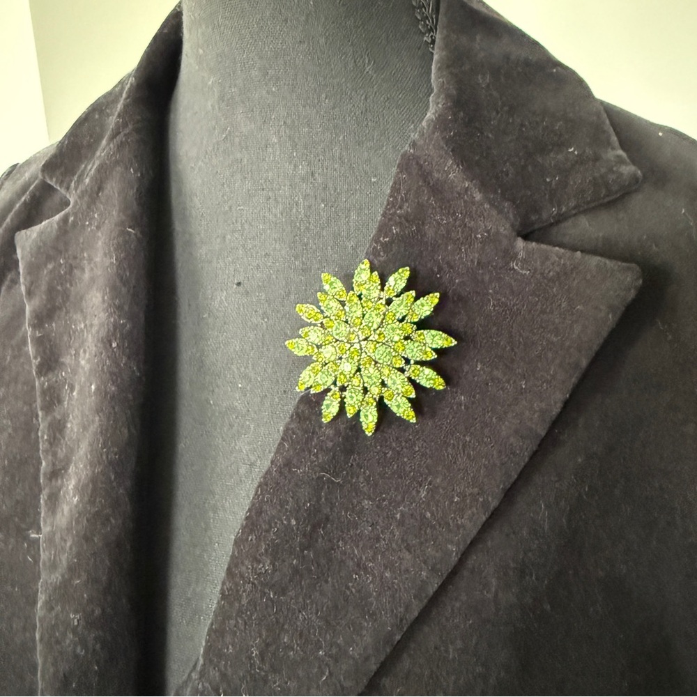 Elegant Green Brooch